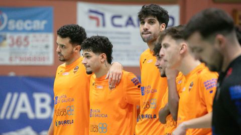 Los burelistas Meira, Jason, Pitero, Alberto, Aln y Joo Silva durante la tanda de penaltis