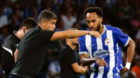 Antonio Hidalgo, dando instrucciones a Aubameyang