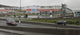 La nave que alberg� a Opel est� siendo hoy utilizada por una empresa de colchones. 