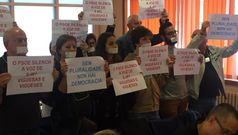Marea y BNG, unidos en su protesta contra el grupo mixto en el pleno de Vigo