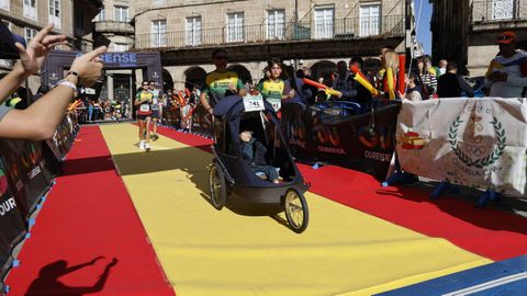 Carrera solidaria de la Guardia Civil en Ourense.