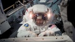 El astronauta Michael Fossum de la Nasa durante una misin en el trasbordador espacial Discovery el 9 de julio del 2006