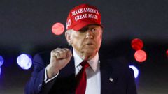 Trump, antes de su mitin en Mchigan para celebrar en sus cien das.