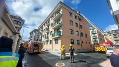 Incendio reciente en un edificio de Ares, en cuya extincin trabajaron dos efectos del GES de Mugardos solos durante 40 minutos, hasta que llegaron los bomberos de As Pontes y Narn