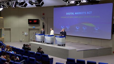 La Comisi�n Europea investiga a Apple, Meta y Alphabet por incumplir la Ley de Mercados Digitales