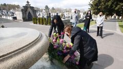 Homenaje en el cementerio en v�speras del 8-M