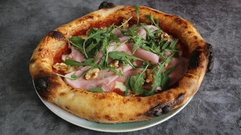 La pizza Vesta es la mejor de Asturias. Se prepara en el restaurante gijonés Vesta Restobar