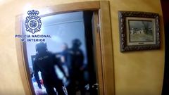 V�deo de la detenci�n en la localidad pontevedresa de Vilanova de Arousa uno de los fugitivos m�s buscados por la Polic�a Nacional