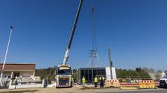 Colocaci�n, en la ma�ana de ayer, de uno de los m�dulos