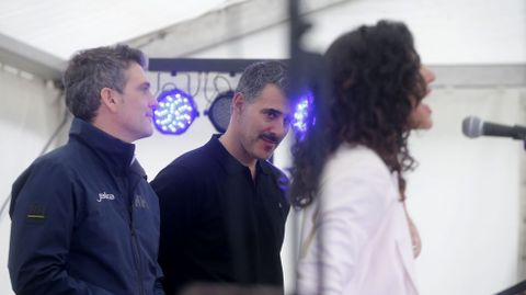 O delegado da Xunta en Lugo e David Amor durante o preg�n de Luc�a P�rez 