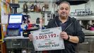 Eduardo Cid selló el sorteo de la Bonoloto que salió premiado en la ciudad de Ourense.