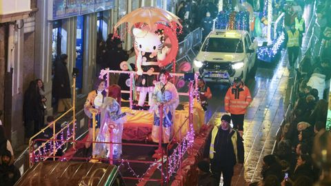 Las guerreras del K-pop junto a Hello Kitty en la cabalgata de Ferrol.