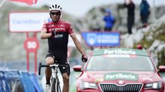 Alberto Contador se impone en el Angliru, en la Vuelta a España.Alberto Contador se impone en el Angliru, en la Vuelta a España