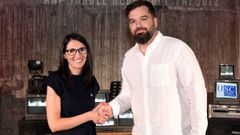 La rectora, Rosa Crujeiras, acompa�ando al nuevo decano