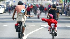 El D�a de la Bici est� dise�ado para que pueda participar toda la familia y p�blico de todas las edades; en la imagen, un momento del recorrido de una edici�n anterior.