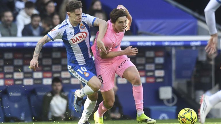 Fer L&oacute;pez jug&oacute; en el doble pivote y llev&oacute; la manija del juego en el partido de Cornell&aacute;.