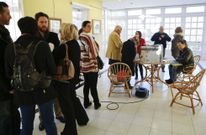 Algunos propietarios acudieron a Casa Charry pese a no estar convocados. 