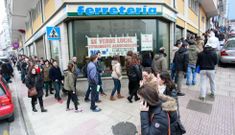 La cola para entregar los curr�culos lleg� a dar la vuelta a la manzana. 