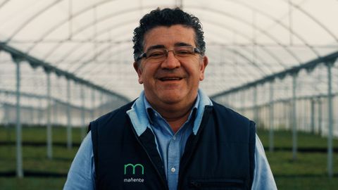 Candia, al frente del vivero fundado por su padre, lleva a�os apostando por la innovaci�n en el sector forestal