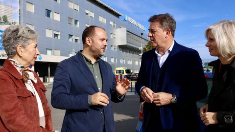 El secretario general del PSdeG, Jos� Ram�n Besteiro, acompa�ado del secretario provincial socialista, Bernardo Fern�ndez Pi�eiro