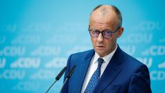 El canciller alem�n y presidente de la Uni�n Dem�crata Cristiana (CDU), Friedrich Merz, habla durante una rueda de prensa, este lunes.