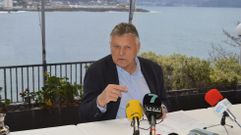 Telmo Mart�n, alcalde de Sanxenxo, respalda la construcci�n de una residencia de mayores en el municipio