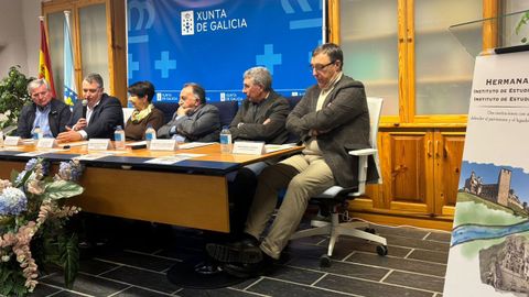 El acto de hermanamiento entre los institutos de Valdeorras y el Bierzo se celebr en la Casa Grande de Viloira.