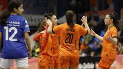 Las jugadoras del Burela celebran un gol en un partido del pasado curso