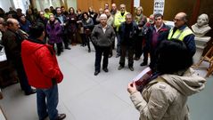 Trabajadores del Concello de Pontedeume en la protesta de hoy