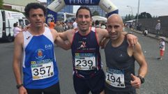 Los tres primeros clasificados de la prueba de Caranza, con el ganador en el centro