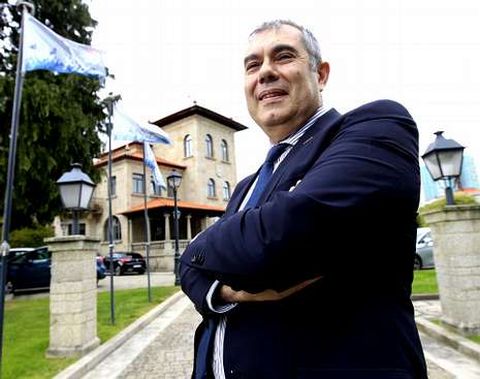 Seraf�n Alonso, ayer ante la sede de la Fundaci�n.