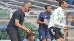 Pablo Lpez, a la izquierda, ceder su sitio en el banquillo a David Prez, a la derecha, en los dos prximos partidos de Liga por sancin.