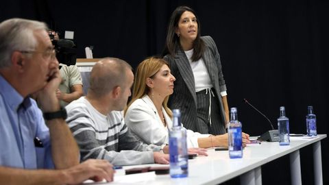 PLENO MOCION DE CENSURA EN EL CONCELLO DE RIBEIRA, DONDE LUIS PEREZ BARRAL ALCALDE DEL BNG CEDE EL BASTON DE MANDO A LA NUEVA ALCALDESA MARIA JOSE SAMPEDRO CANDIDATA DEL PP, PRIMERA MUJER EN ESTE PUESTO.