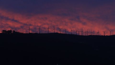 Un parque elico de la provincia de Lugo -en O Vicedo-. al atardecer