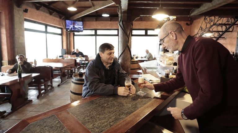 El restaurante vicedense cuenta con unas amplias instalaciones para tomar algo o comer. 