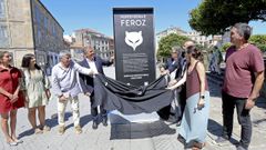 Miembros de la corporacin de Pontevedra descubrieron este viernes un monolito de los Premios Feroz dentro de una campaa de promocin