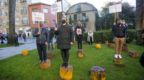 MANIFESTACI�N DE LA HOSTELER�A Y EL COMERCIO EN CALDAS DE REIS PARA PROTESTAR POR LAS RESTRICCIONES IMPUESTAS PARA FRENAR LA PANDEMIA COVID-19