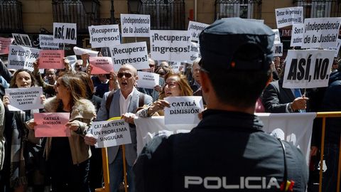 Concentraci�n de jueces y fiscales ante la sede del Ministerio de Justicia