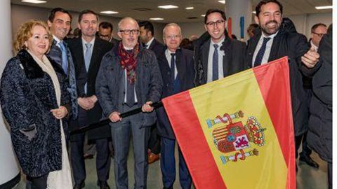 Los representantes de los seis concesionarios espa�oles, entre ellos los asturianos de Leomotor y Norte Motor, que fueron premiados por Renault