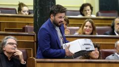 Rufi�n muestra una impresora durante una sesi�n de control al Gobierno, en septiembre del 2017.