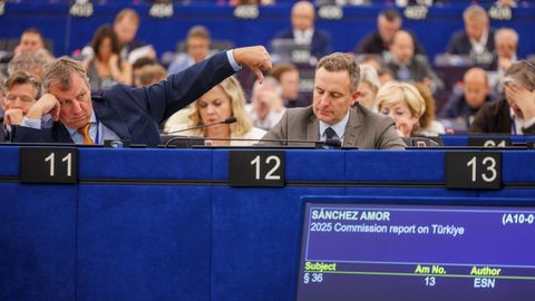 Eurodiputados del Partido Popular Europeo, durante la sesi�n 