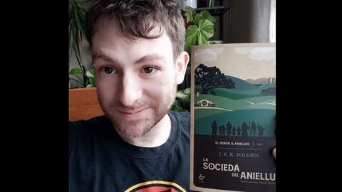 El ovetense Nicol�s Bardio, traductor al asturiano de la novela The Lord of Rings (El Se�or de los Aniellos), de la editorial Trabe