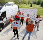 <span lang= gl >Mensaxes nas �rbores</span>. Na presentaci�n desta ma�� en Penas de Rodas haber� 48 momentos da vida de Manuel Mar�a, recollidos polo artista Mart�nez Coello. Est� previsto que asista o presidente da Xunta e a vi�va do poeta. 