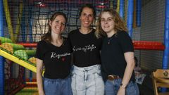 Rita, Paula y Eva, tres de las madres promotoras del grupo de trueque circular en Ourense.
