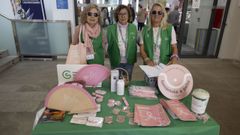 Mesa informativa del c�ncer de mama en Carballo