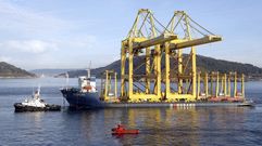 Las gr�as para portacontenedores llegaron de Algeciras v�a mar�tima