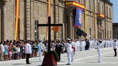 Momento de la ceremonia en el que la Armada ha rendido homenaje a los fallecidos en acto de servicio.