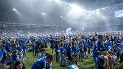 La aficin del Real Oviedo celebra el ascenso a Primera Divisin