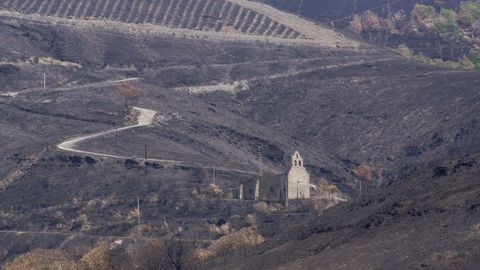 Imagen de archivo del incendio de la capilla de A Veiga de Cascall en el 2022