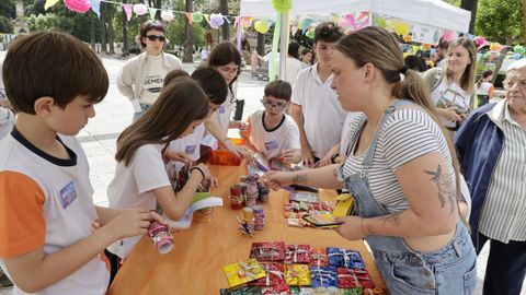 Mercado de cooperativas escolares del proyecto Semente, este viernes en los jardines de M�ndez N��ez 